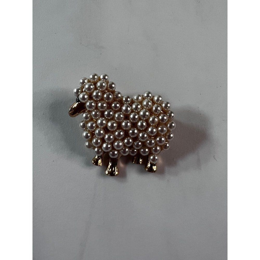 Adorable Pearl Lamb Pin/Brooch. Gold & White. Size 1 1/2" x 1".